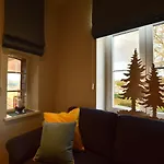 펜션 Charming Fens Family 와이메스