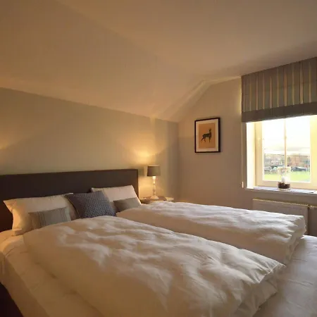 펜션 Charming Fens Family 와이메스