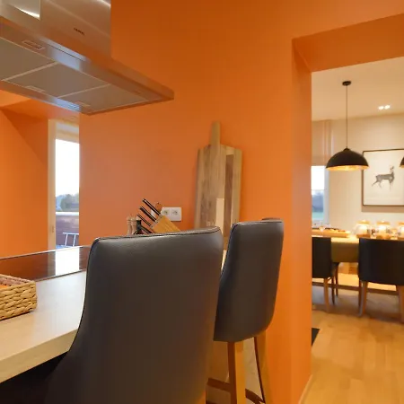 펜션 Charming Fens Family